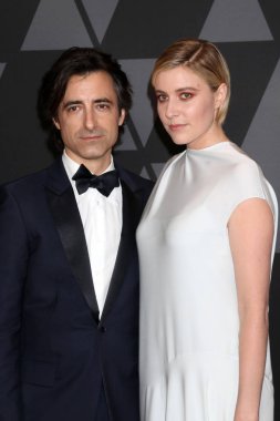 aktrist Greta Gerwig konuk ile