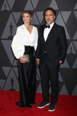 Yönetmen Alejandro Gonzalez Inarritu ve Maria Eladia Hagerman galibi 9 yıllık valiler Ödülleri Dolby Ballroom Los Angeles, Ca