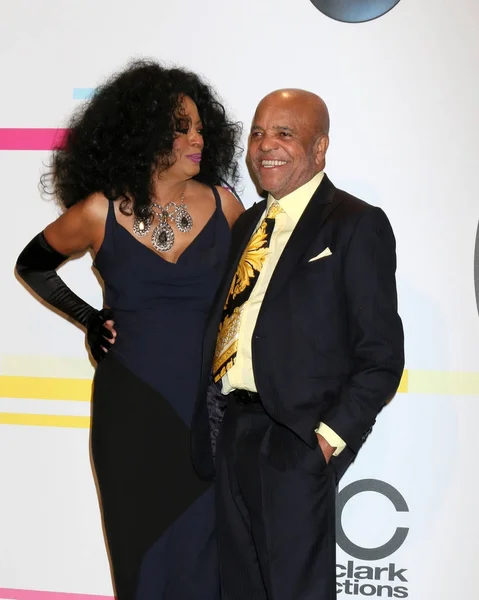 Singer Diana Ross and record executive Berry Gordy — Stock Photo, Image