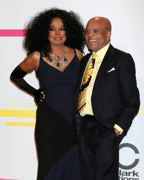 Singer Diana Ross and record executive Berry Gordy — Stock Photo, Image