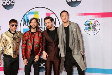 Ben Mckee, Daniel Wayne vaaz, Daniel Platzman, Dan Reynolds, Los Angeles, Ca Microsoft Tiyatrosu'nda 2017 Amerikan Müzik Ödülleri'nde ejderha hayal