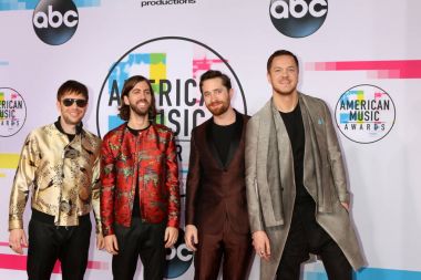 Ben Mckee, Daniel Wayne vaaz, Daniel Platzman, Dan Reynolds, Los Angeles, Ca Microsoft Tiyatrosu'nda 2017 Amerikan Müzik Ödülleri'nde ejderha hayal