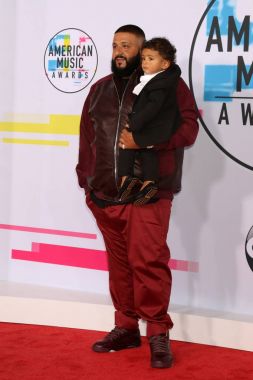 DJ Khaled ve Asahd Los Angeles, Ca Microsoft Tiyatrosu'nda 2017 Amerikan Müzik Ödülleri'nde Khaled Tuck