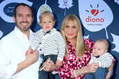 Aktris Virginia Williams ve Bradford Bricken Garland Hotel, North Hollywood, Ca Diono sunar A gün, teşekkür ve vermek, çocuklu