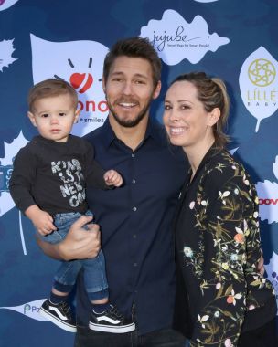 Aktör Scott Clifton ve Nicole Lampson ile Ford Robert Clifton, Diono teşekkür ve Kuzey Hollywood, Ca Garland Otel'de veren bir günün sunar