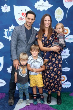 Aktörler Michael Rady ve Rachael Kemery Garland Hotel, North Hollywood, Ca Diono sunar A gün, teşekkür ve vermek, çocuklu