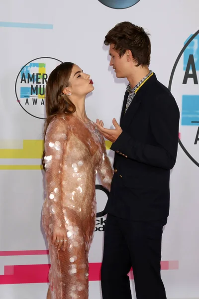 Dancer Violetta Komyshan Actor Ansel Elgort American Music Awards 2017 — Stock Photo, Image