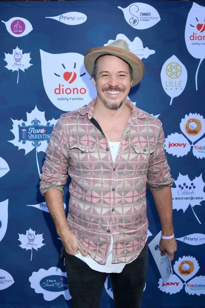 Schauspieler Michael Raymond James Diono Präsentiert Einen Tag Des Dankens — Stockfoto