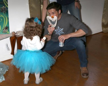 Amelie Bailey, Scott Bailey