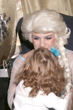 Elsa taklitçi, Amelie Bailey 