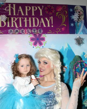 Elsa taklitçi, Amelie Bailey 