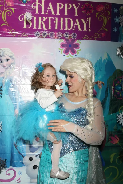 Elsa taklitçi, Amelie Bailey 