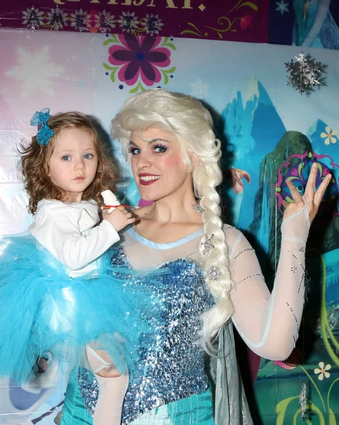 Elsa Impersonator, Amelie Bailey — Stock Photo, Image