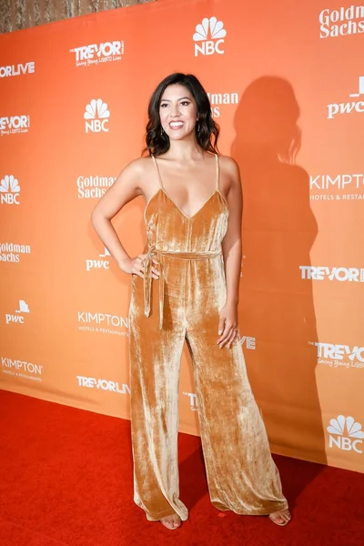 oyuncu Stephanie Beatriz