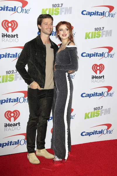 Patrick Schwarzenegger, Bella Thorne — Zdjęcie stockowe