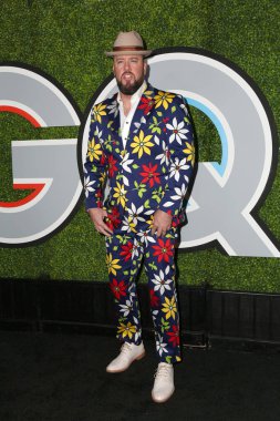 aktör Chris Sullivan