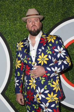 aktör Chris Sullivan