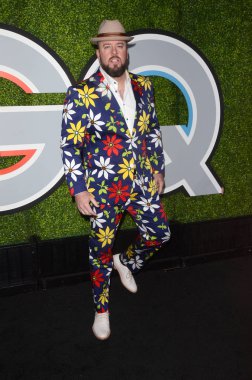 aktör Chris Sullivan