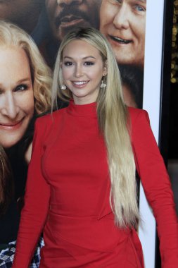 aktris Corrine Olympios