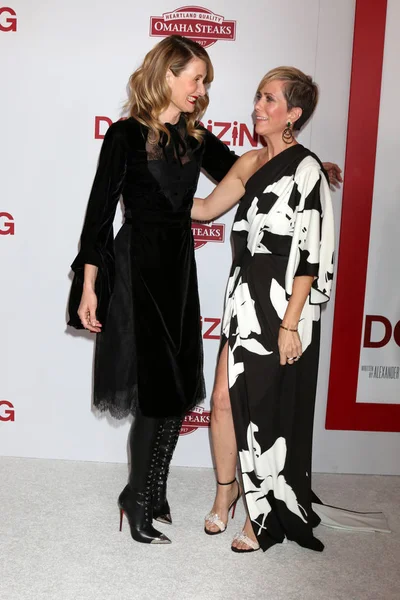 Laura Dern, Kristen Wiig — Stockfoto