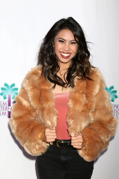 oyuncu Ashley Argota