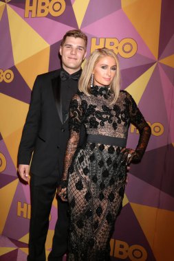 Chris Zylka, Paris Hilton