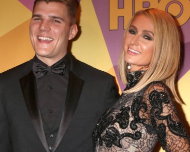 Chris Zylka, Paris Hilton
