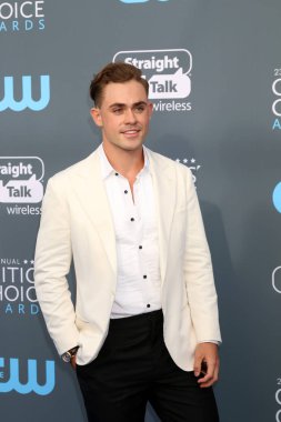 aktör Dacre Montgomery