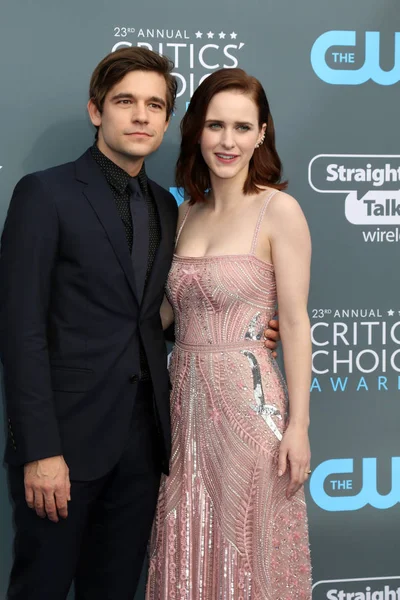 Jason Ralph, Rachel Brosnahan — Stock Photo, Image