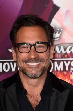 aktör Lawrence Zeryan