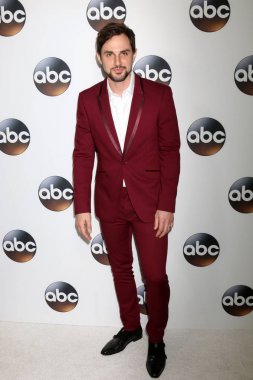 aktör Andrew J West 