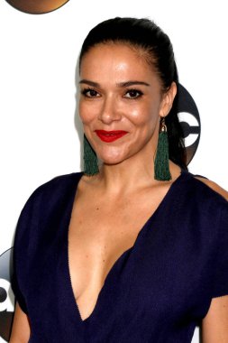 oyuncu Simone Kessell 