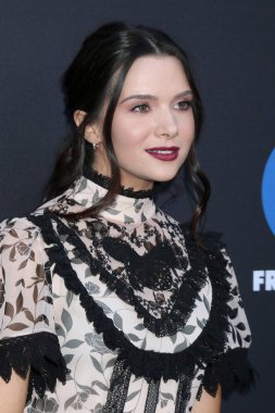 aktris Katie Stevens