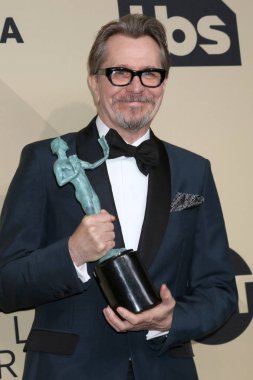 aktör Gary Oldman 