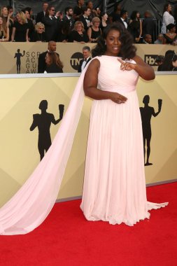 Los Angeles - 21 Ocak: Uzo Aduba basın odası, Los Angeles, Ca üzerinde 21 Ocak 2018 tapınak Auditorium at 24th Screen Actors Guild Awards-