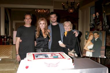 Ari Soffer, Tracey Bregman, Austin Recht, Suzanne Ll