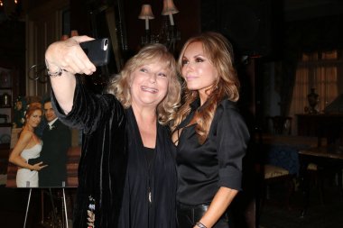 Beth Maitland, Tracey Bregman