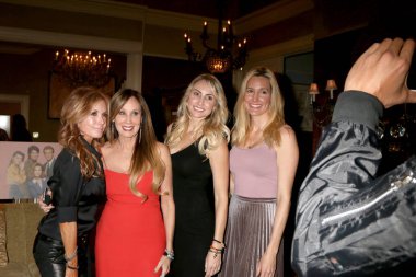  Tracey Bregman, arkadaş