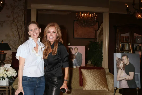 Lauralee Bell, Tracey Bregman — Stockfoto