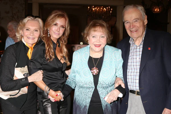 Suzanne Lloyd, Tracey Bregman, Lee Bell, John — Stockfoto