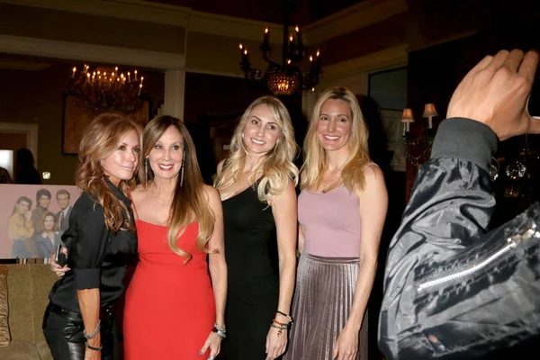  Tracey Bregman, arkadaş