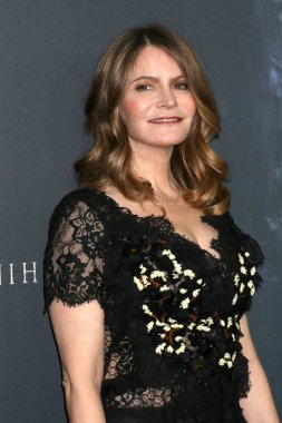 Jennifer Jason Leigh