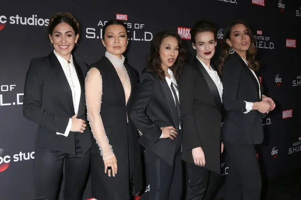 Natalia Cordova-Buckley, Ming-Na Wen, Maurissa Tancharoen, Elizabeth Henstridge Chloe Bennet — Zdjęcie stockowe