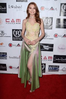 aktris Serena Laurel