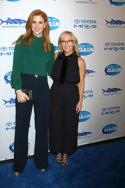 Sarah Rafferty, Rachael Harris 