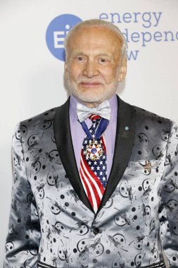 aktör Buzz Aldrin 
