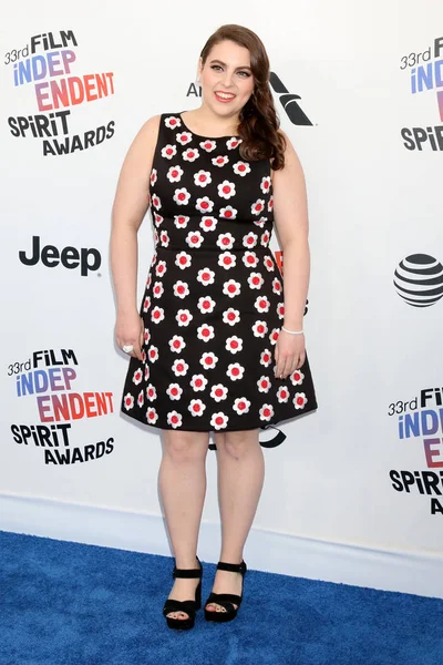 Aktris Beanie Feldstein 