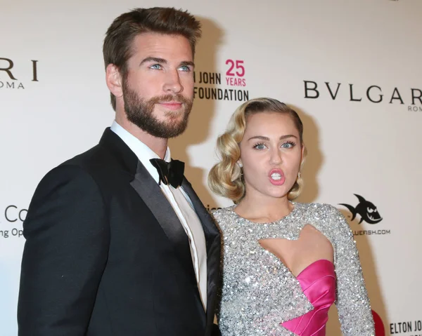 Liam Hemsworth, Miley Cyrus — Foto de Stock