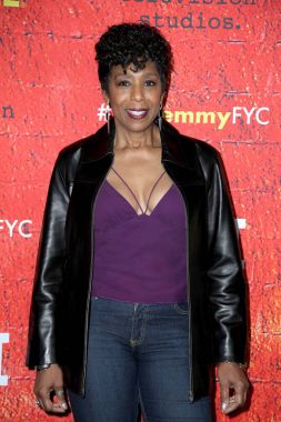 oyuncu Dawnn Lewis 