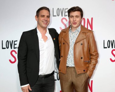  Greg Berlanti, Nick Robinson